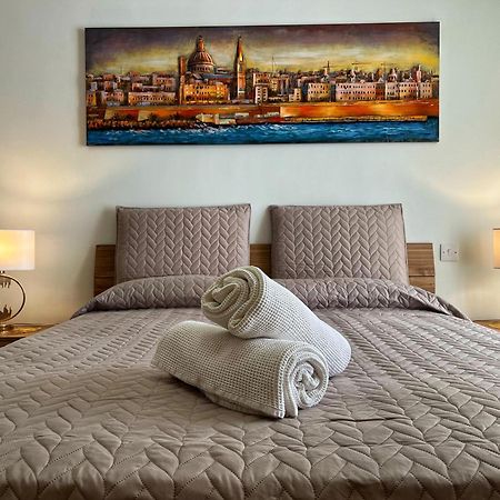 Charming Two Bedroom Apartment Pieta Экстерьер фото