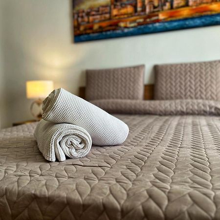 Charming Two Bedroom Apartment Pieta Экстерьер фото